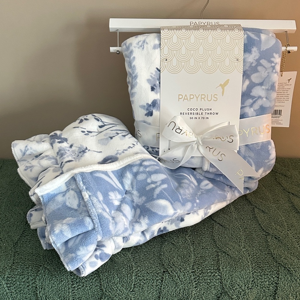 Papyrus Coco Plush Reversible Throw Blanket Blue & White Floral Ruffle Trim NEW!